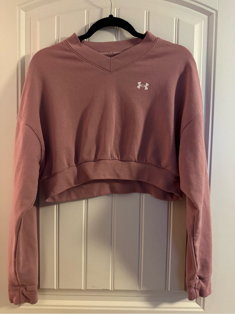 Under Armour Dusty Rose Cropped V‑Neck Sweatshirt